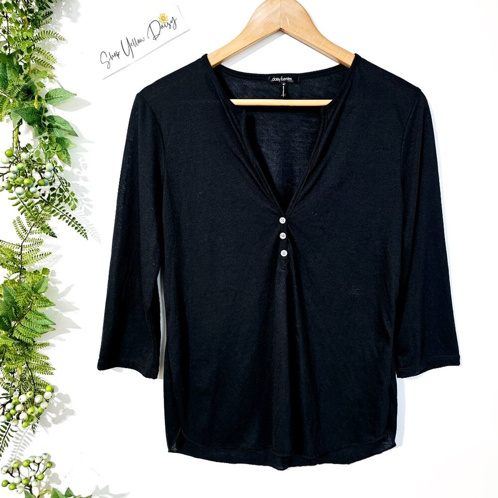 Daisy Fuentes Womens 3/4 Sleeve Black‎ Top With Button Detail Size M ~LS32.4